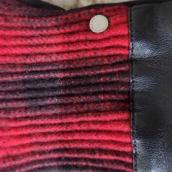 ATHLETA POLARTEC POWER STRETCH BLACK FAUX LEATHER GLOVES XS/S - Picture 6 of 8